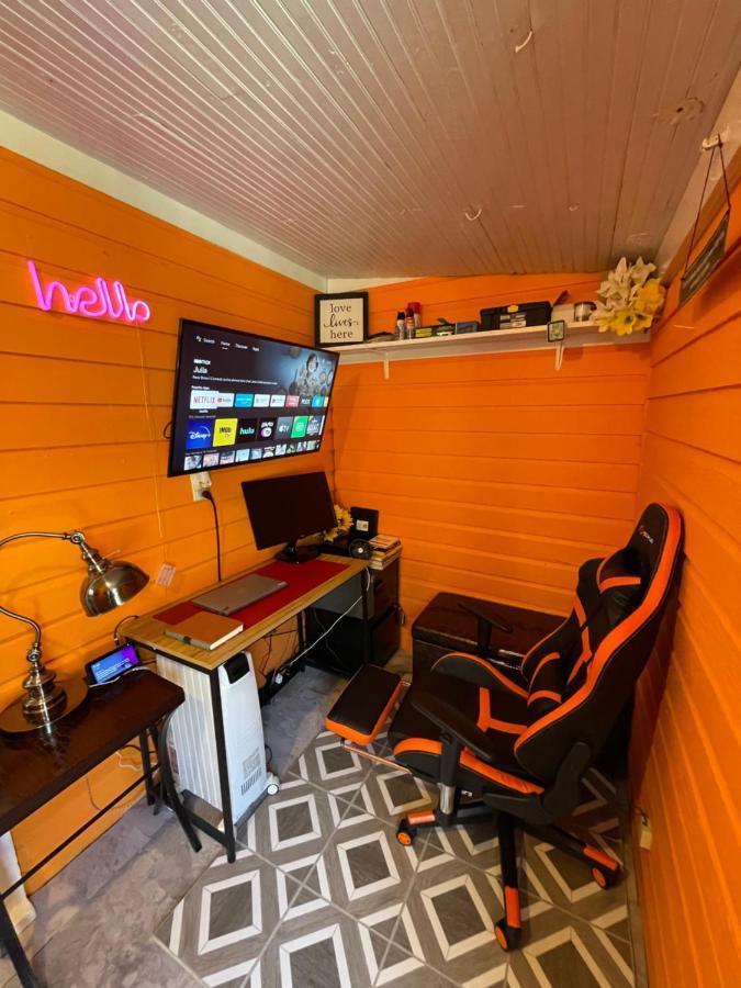 Giggling Creek Cottage - Bedjet! King Sized! Gazebo, 45 Acres, Arcades, Nintendo, More Henry Exterior foto