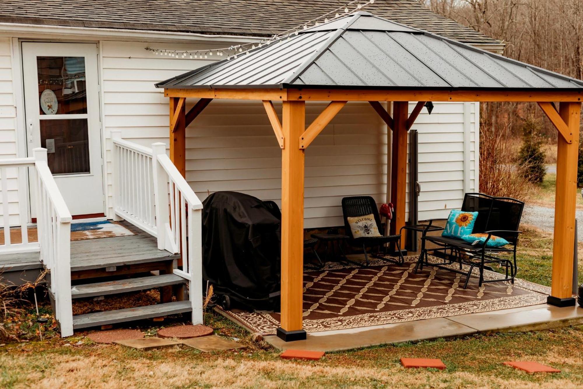 Giggling Creek Cottage - Bedjet! King Sized! Gazebo, 45 Acres, Arcades, Nintendo, More Henry Exterior foto